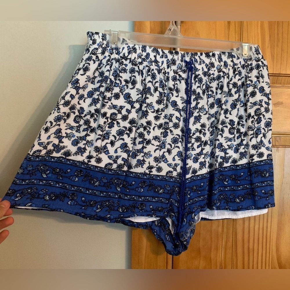 Charlotte Russe White and Blue Linen Shorts - elastic waistband